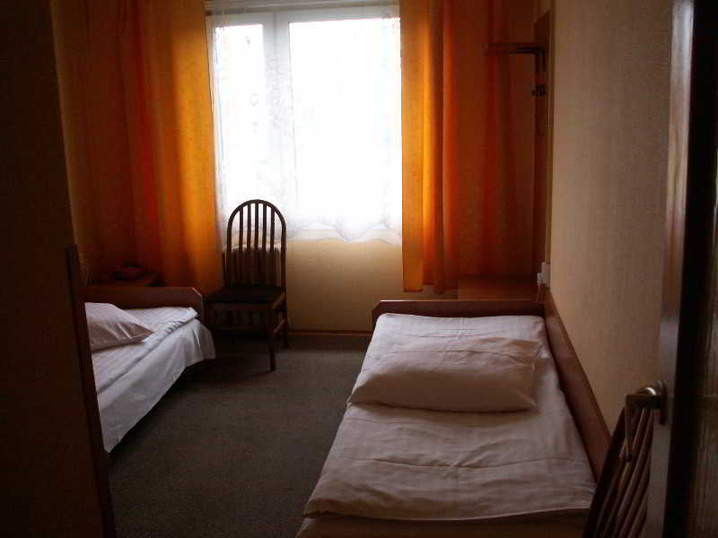 Hotel Pod Debem Tarnów Exterior foto