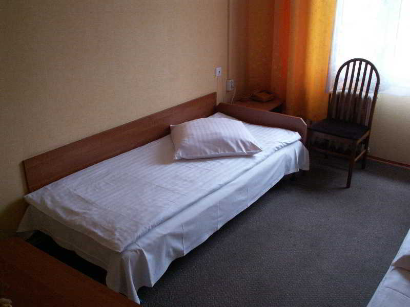 Hotel Pod Debem Tarnów Exterior foto