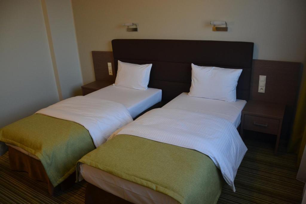 Hotel Pod Debem Tarnów Habitación foto