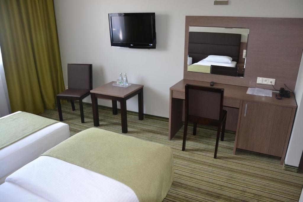 Hotel Pod Debem Tarnów Habitación foto