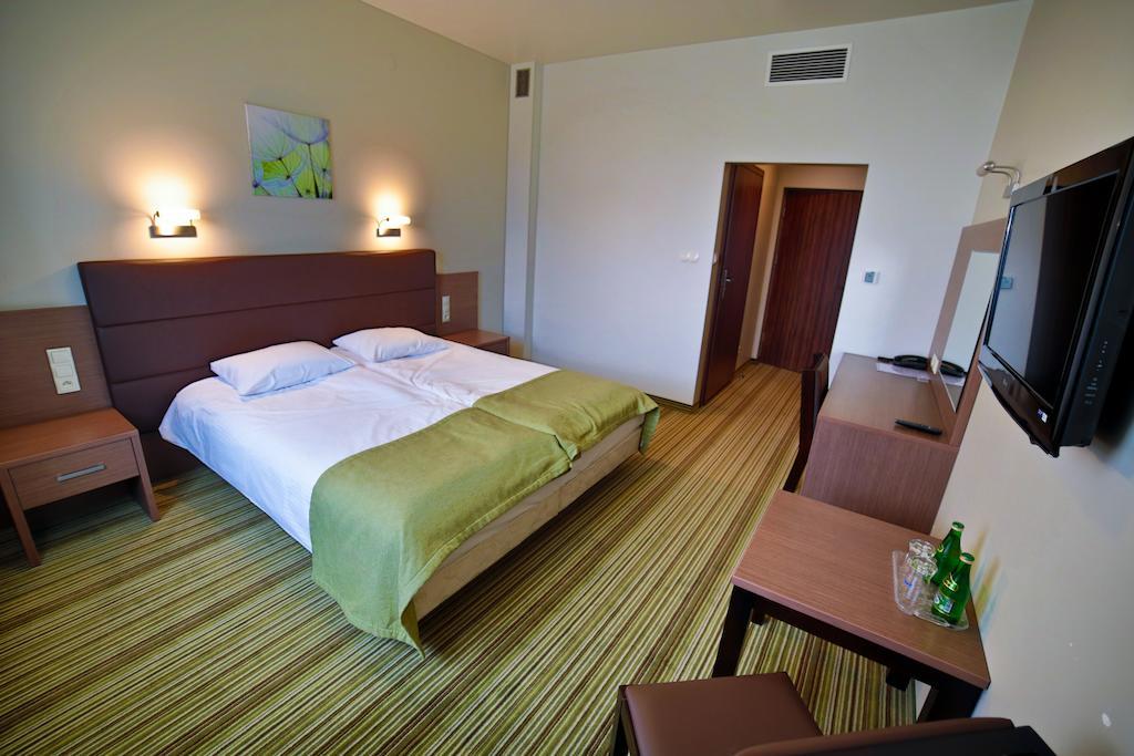 Hotel Pod Debem Tarnów Habitación foto